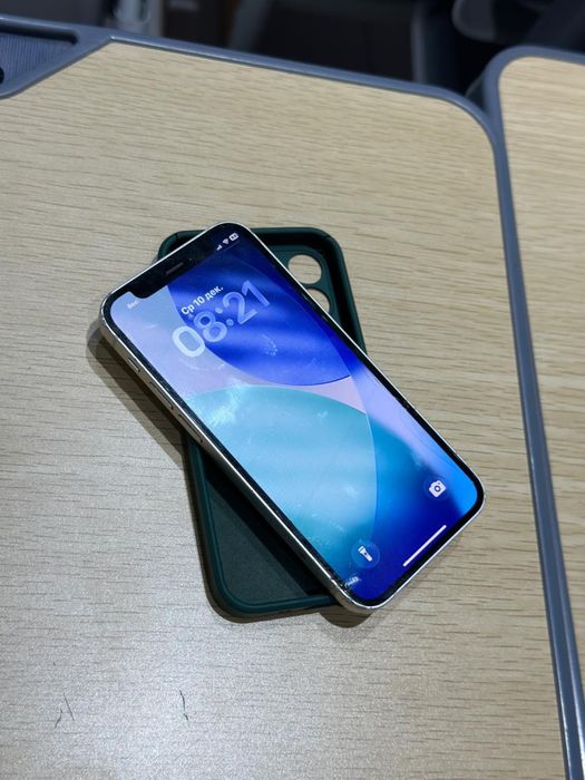 IPhone 12 mini в хорошем состояние