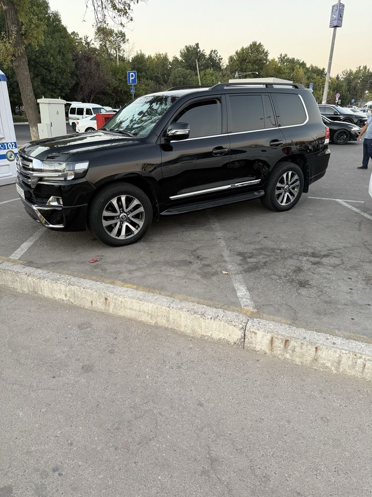 Tayota Land Cruiser  200 4.6