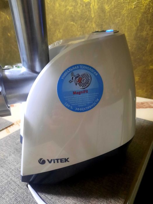 Мясорубка Vitek компактная