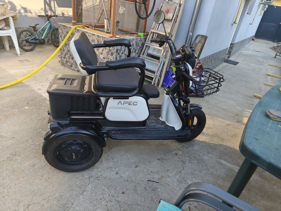Vand triciclu electric