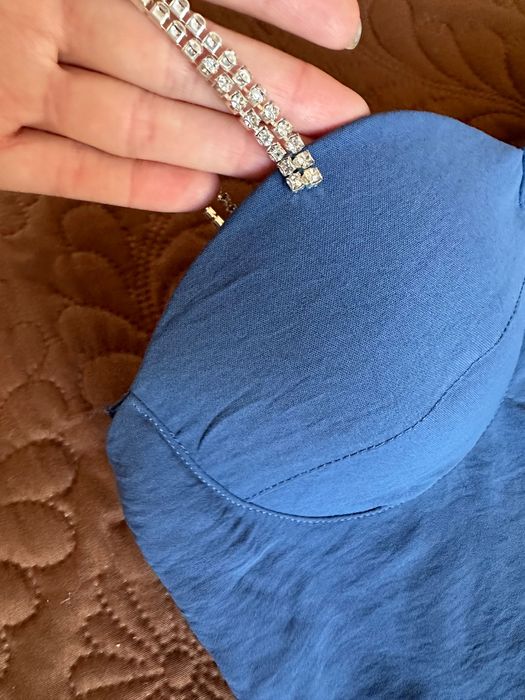 Рокля със сребристи детайли