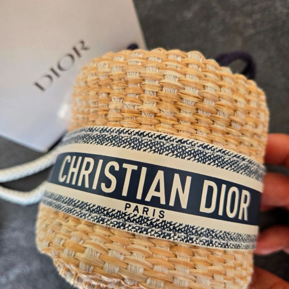 Мини чанти и козметични DIOR и гримове