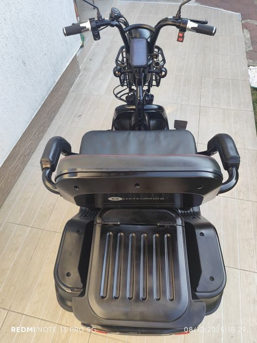Tricicleta,triciclu , scuter electric, impecabil, puternic că nou