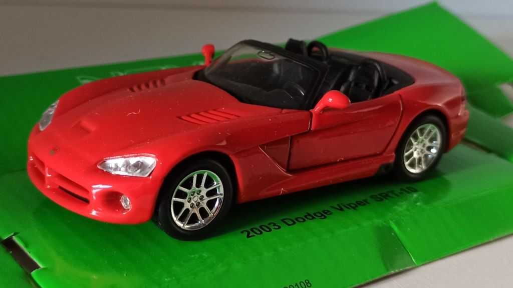 Macheta Dodge Viper SRT-10 2003 rosu - Welly 1/36