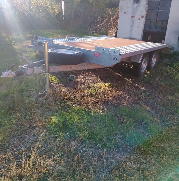 Нова платформа с пътеки