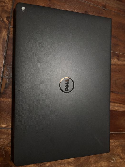 Dell Inspiron 3575, intel core i5, 8GB RAM, 256 GB SSD, AMD RADEON 2GB