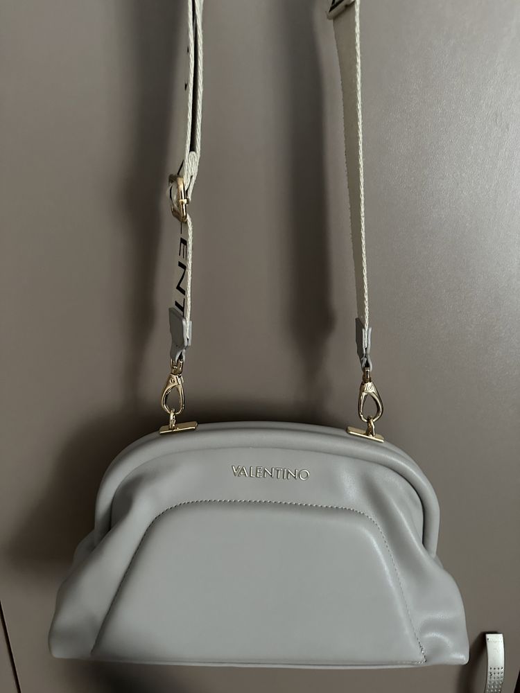 Намалена! 99.99 лв. Дамска чанта Valentino