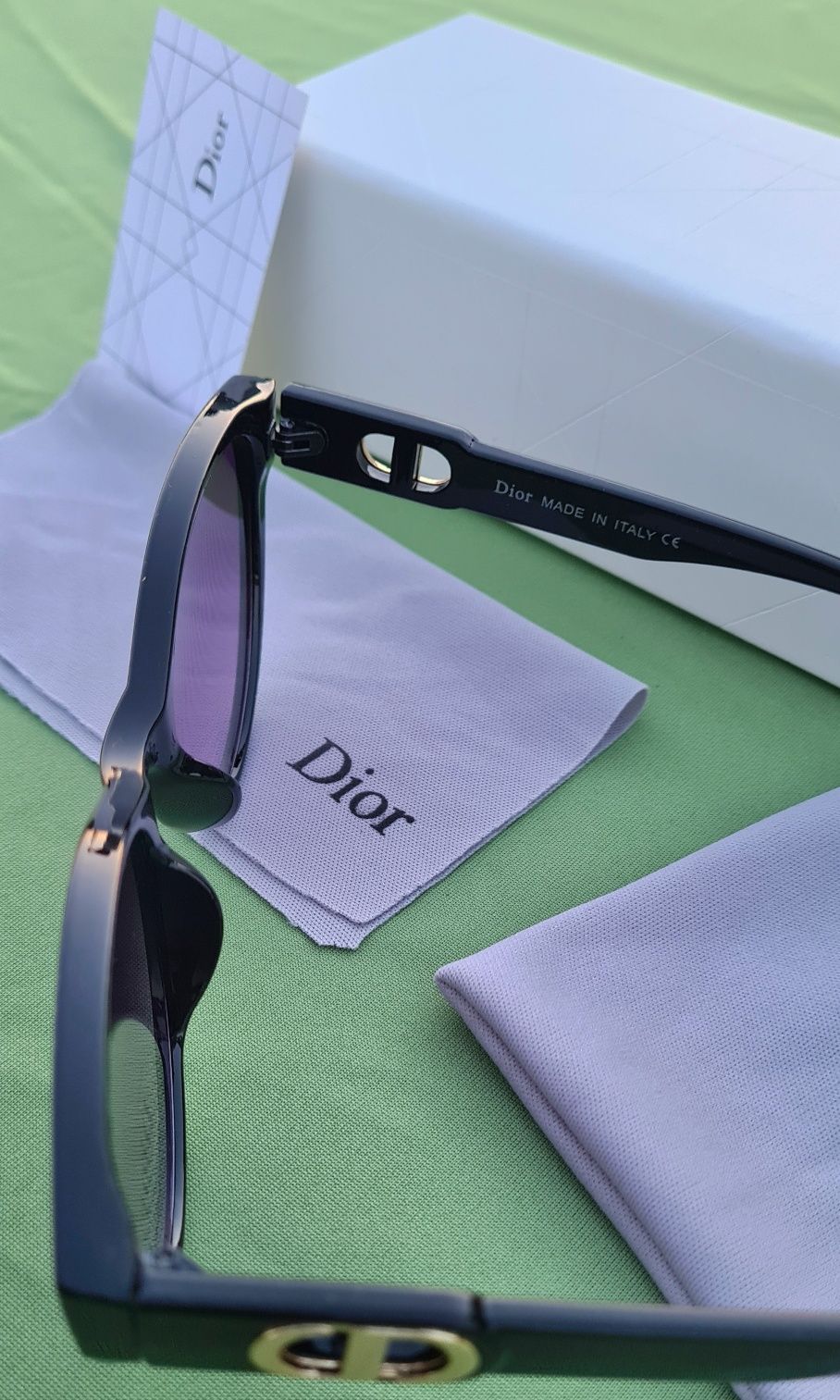 Ochelari de soare Dior

Contine

* ochelari

*ca