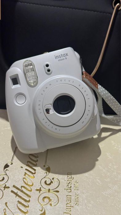 Instax mini 9 в хорошем состоянии