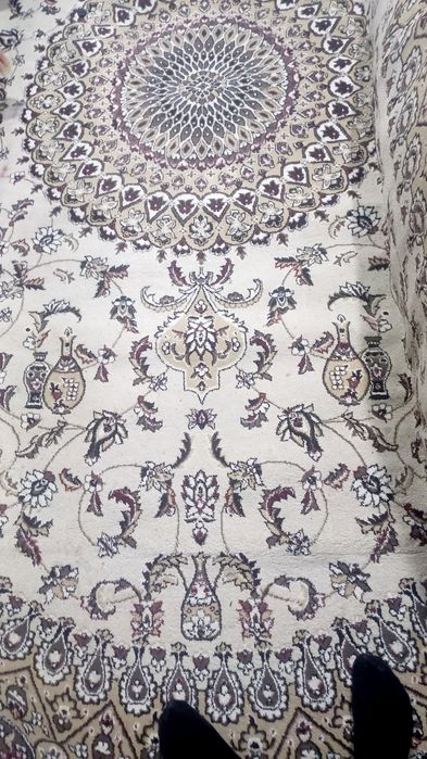 Колин . Гилам...