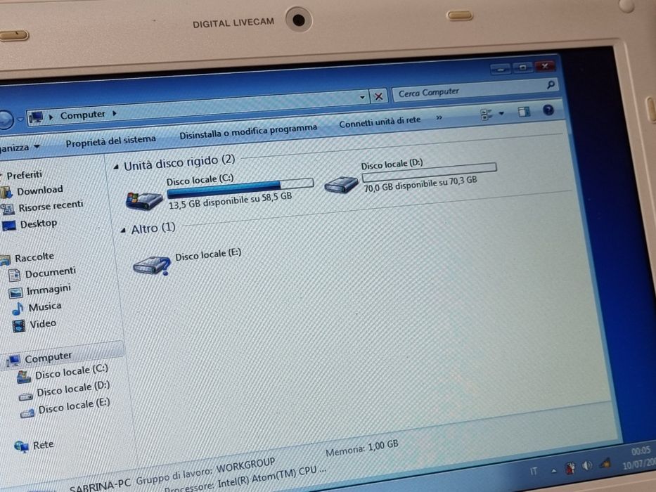 Laptop Samsung mini ,funcționează excelent doar la priza