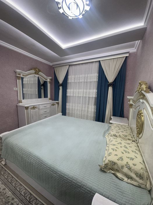 Квартира сотилади 2 этаж 3 хона.