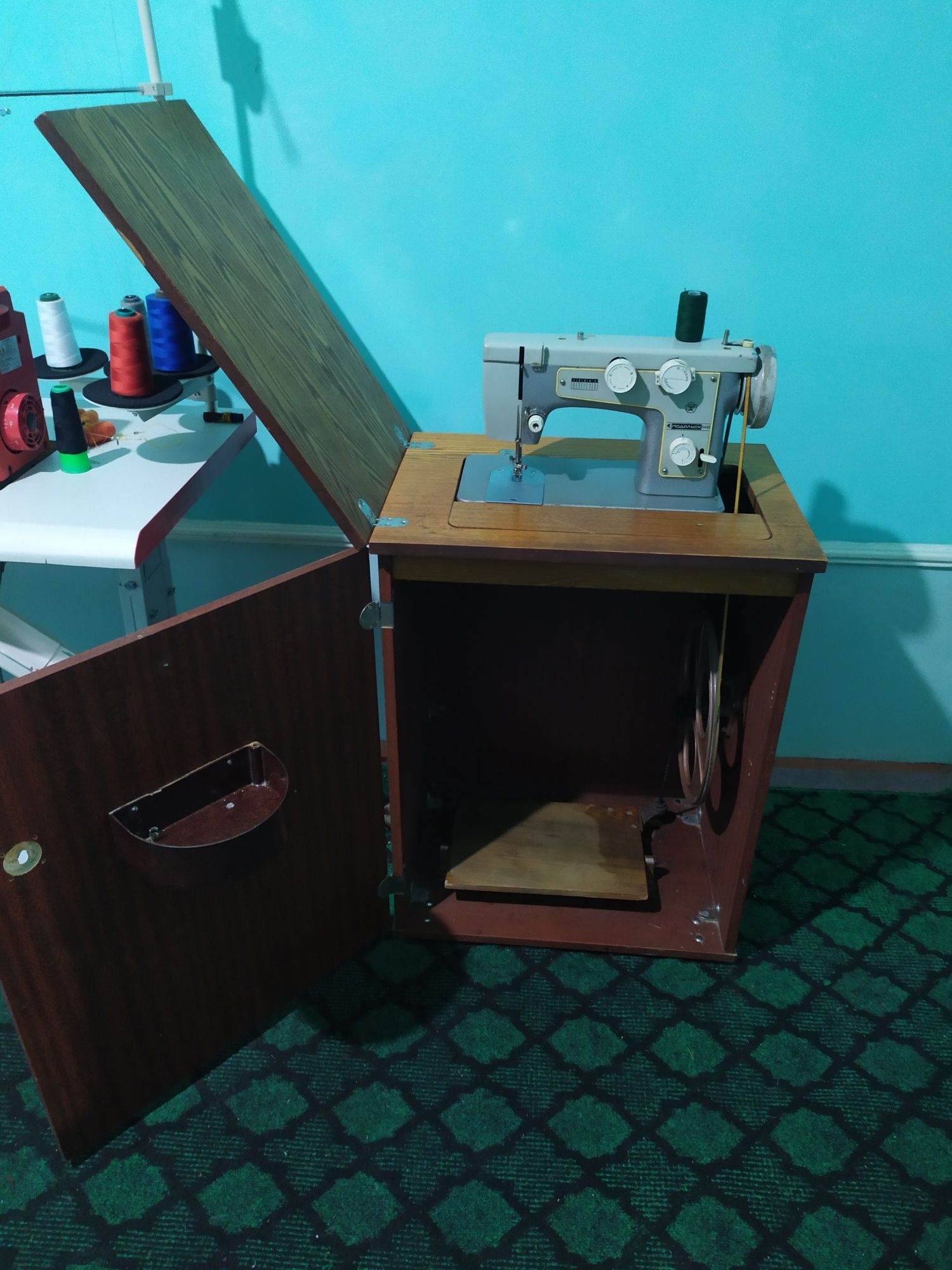 Tikuv mashinkasi Подольск 142