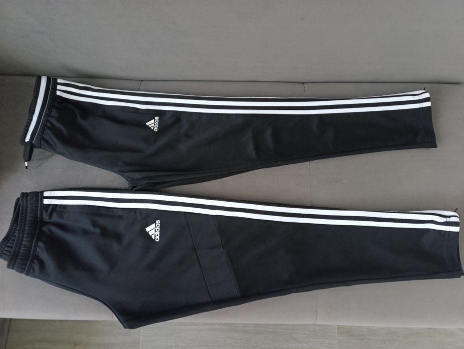 Анцуг Adidas - 2 бр.+4 бр.блузки