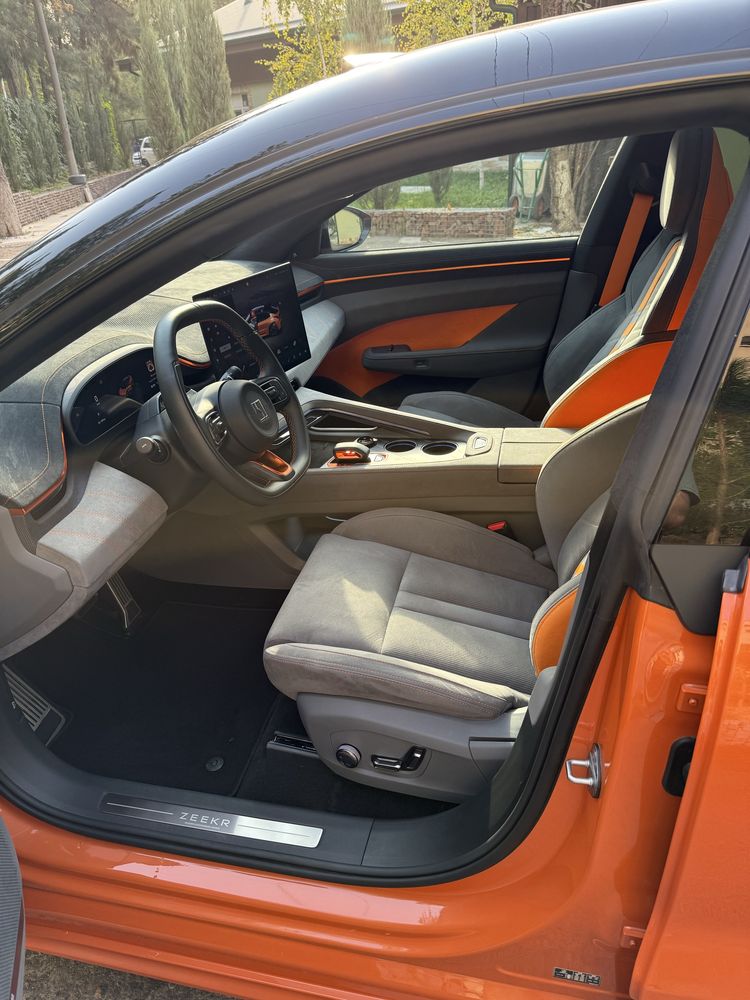 Zeekr 001 Z sport (2025)+ допы на 13 млн сум.