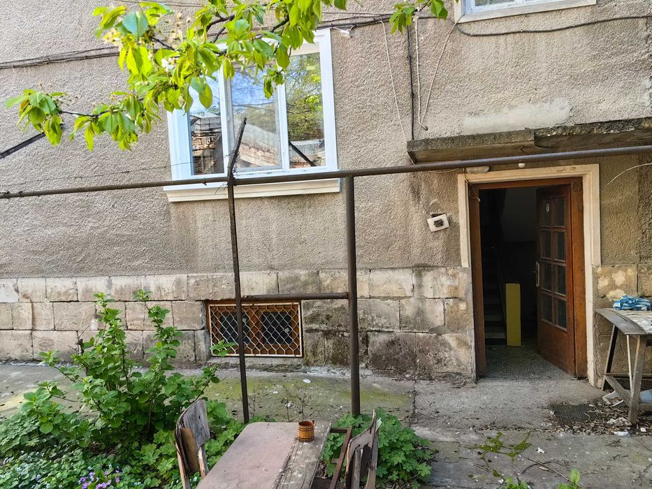 Собственик ОТДАВА Самостоятелен ЕТАЖ от КЪЩА 100кв + 250кв Двор