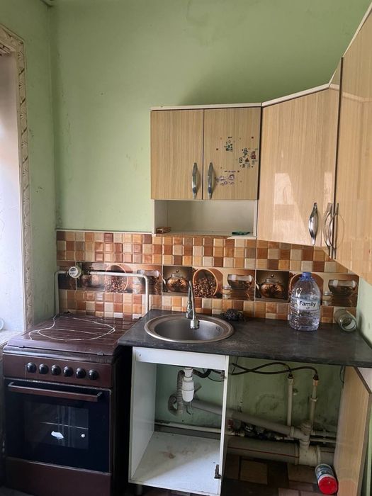 1 хонали 1-қаватда кв сотилади ор: Конечка