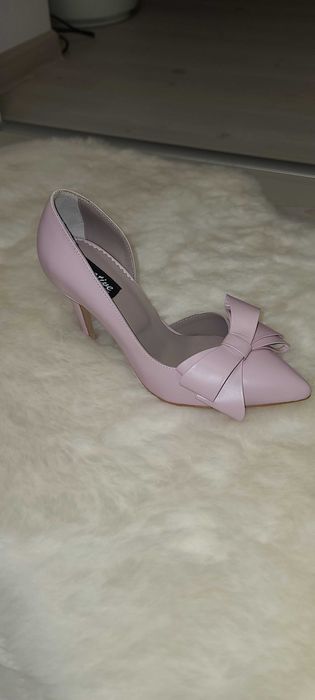 Pantofi stiletto