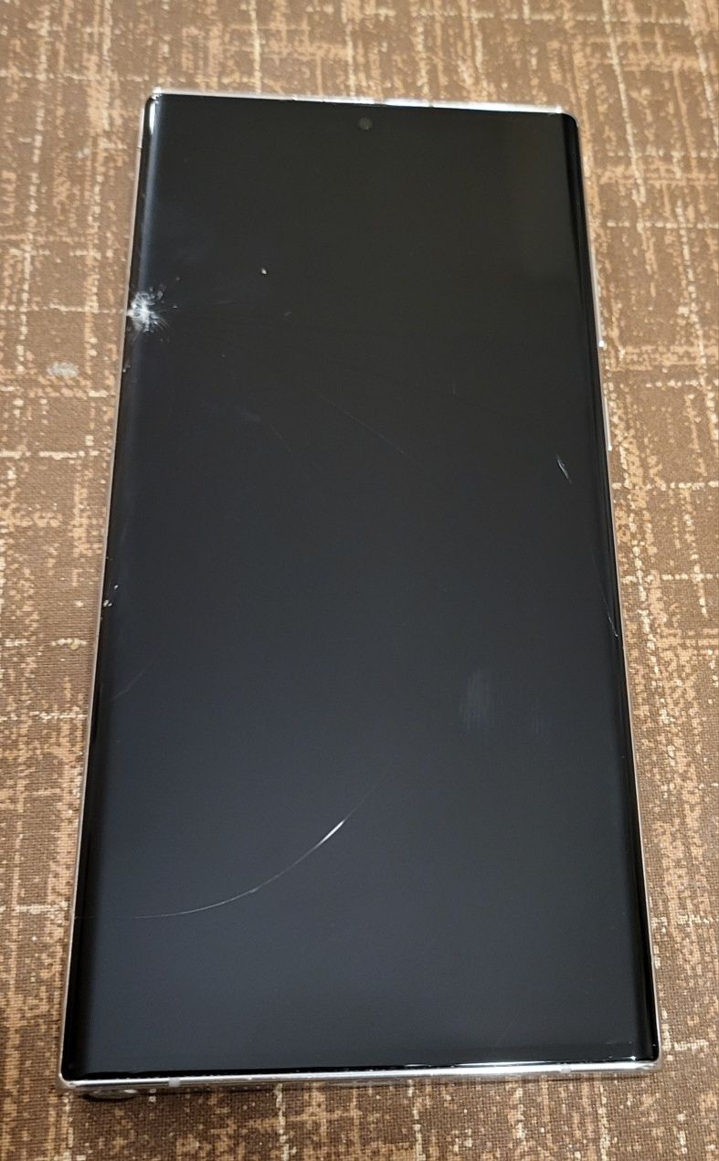 Продавам Samsung S22 ultra 128GB -8RAM