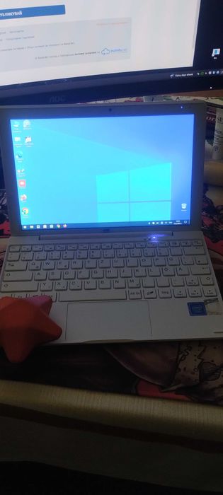 ЧИСТО НОВ Таблет / лаптоп 2в1 10" тъч екран FHD 8GB/128GB с Win10