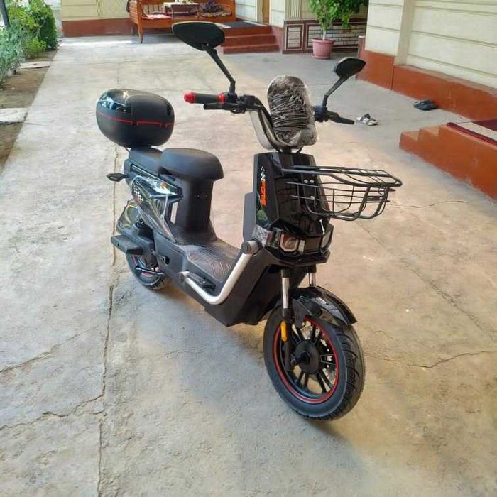 Skuter moped 2025