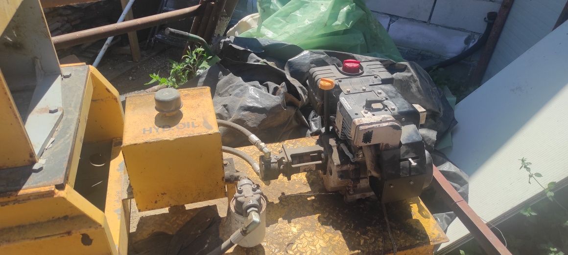 Presa cărămidă semiautomata