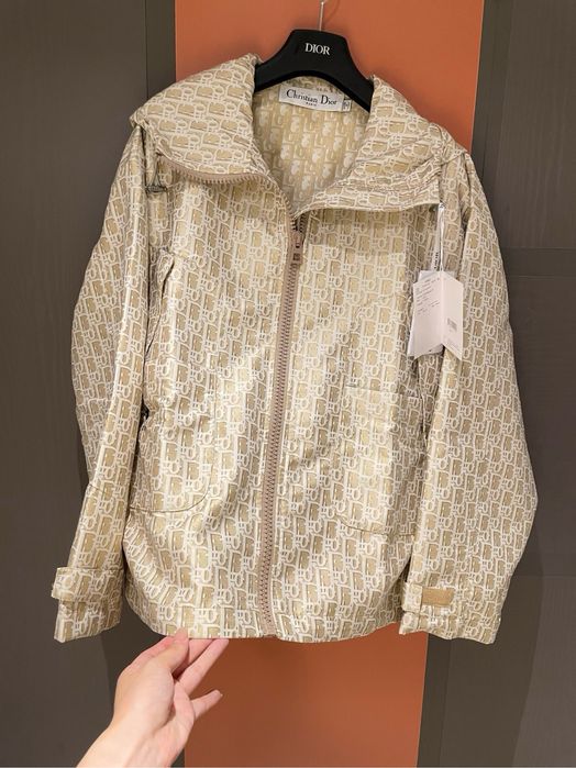 CD женско яке 2025 колекция