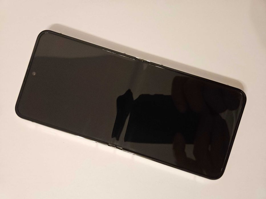 Samsung Galaxy Z Flip5, 256GB, Snapdragon 8 Gen 2, ca nou