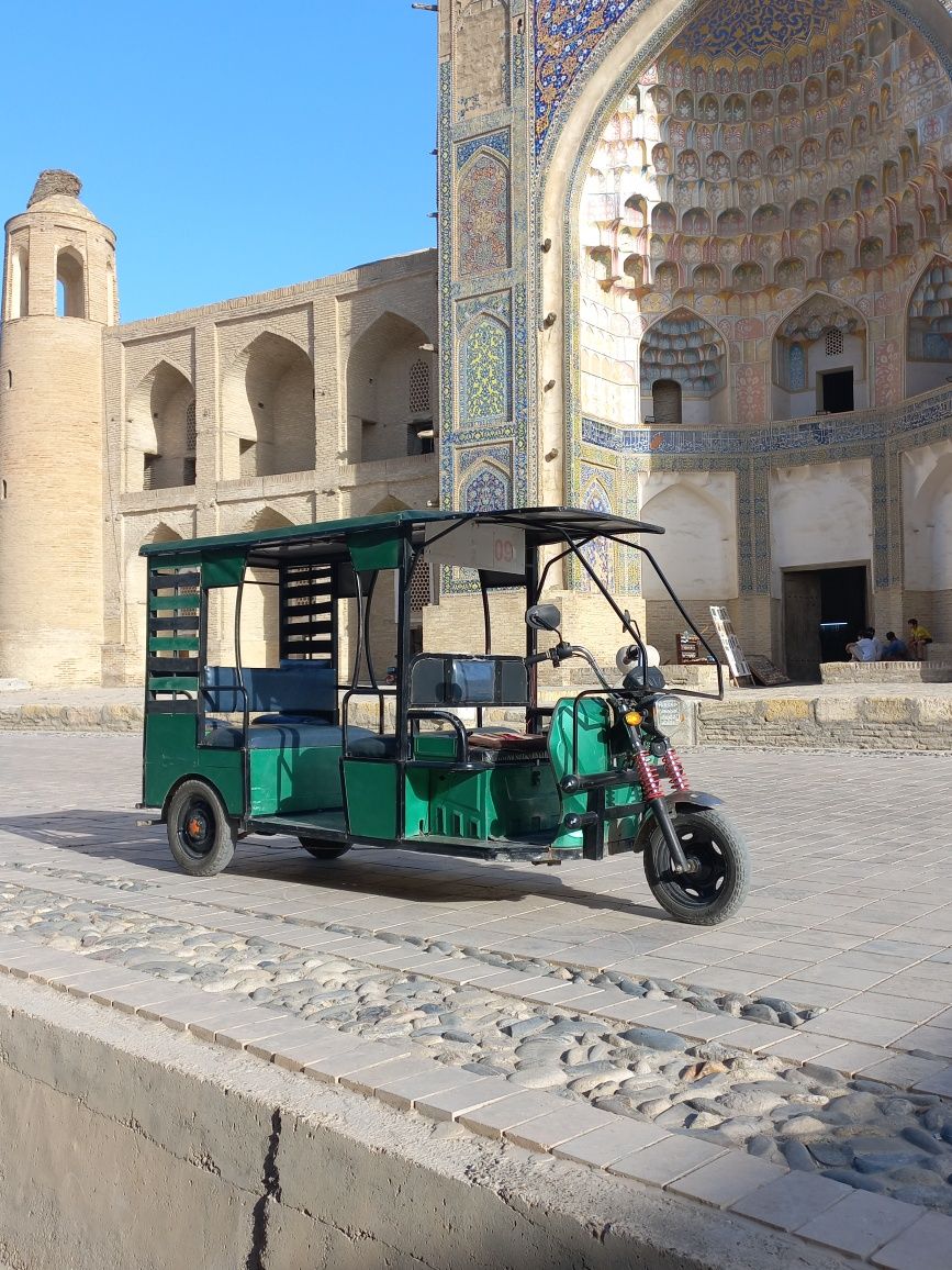 Elekriro moto riksha xolati alo