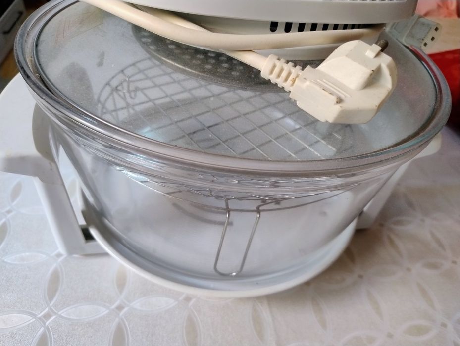 Aparat de gătit cu halogen