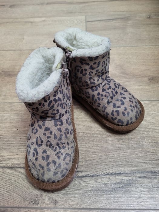 Продам угги на девочку