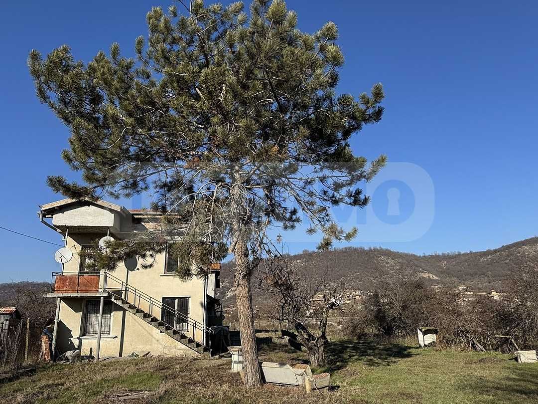 Просторна къща в село Сваленик