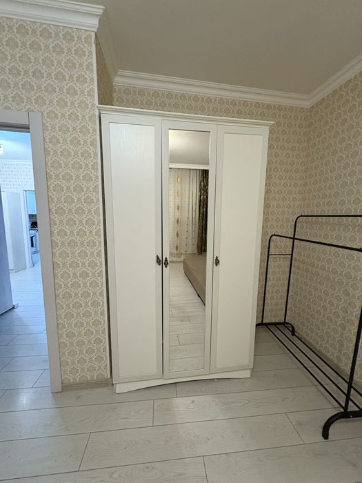 Продам шкаф дверной