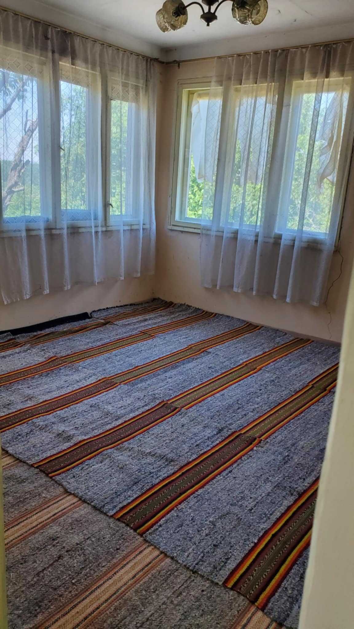 Двуетажна къща в добро състояние