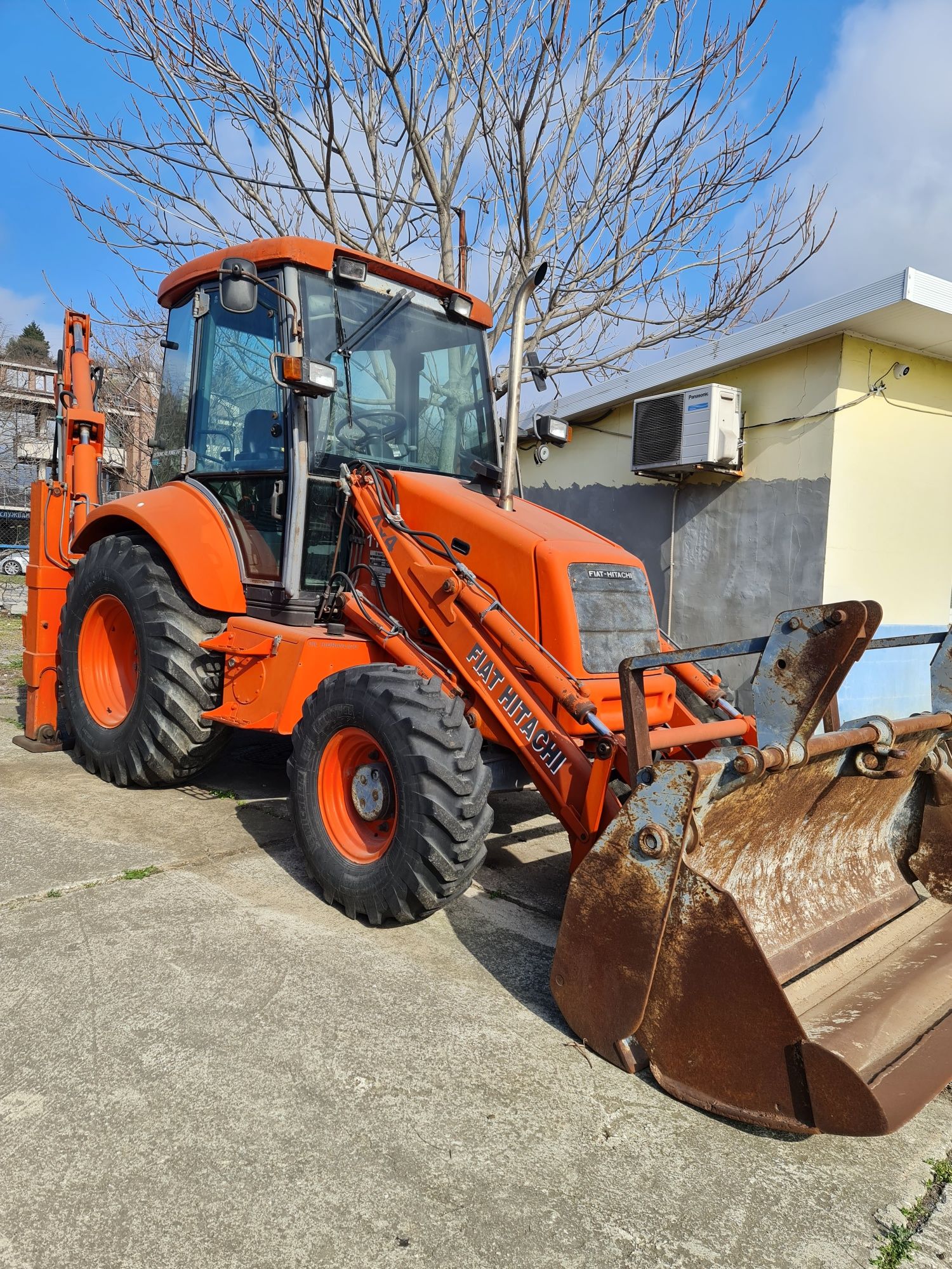 Комбиниран БАГЕР -NEW H0LLAND  FB-110