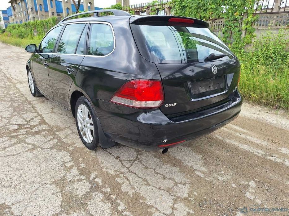 Dezmembrez Volkswagen Golf (AJ5) Variant 1.6 TDI CAYC 2010