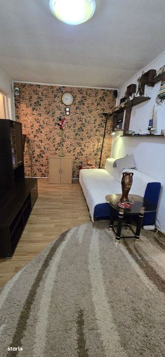 Vanzare apartament 3camere/2 balcoane, etaj4/4, micro 9 Târgoviște