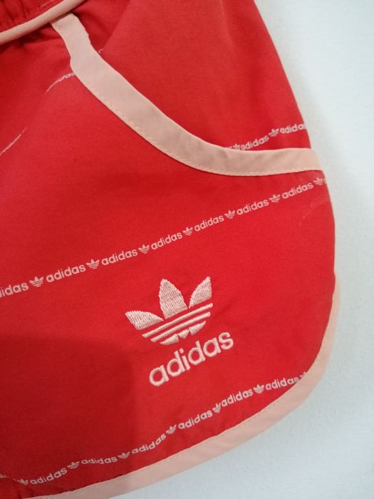 Pantaloni scurti Adidas model vechi retro dama marimea 36 S