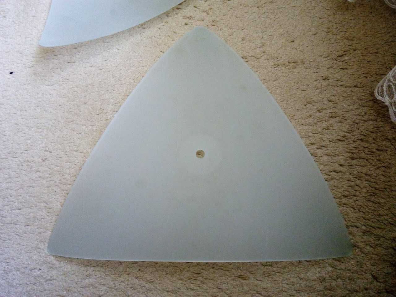 тарелка для люстры треугольной формы