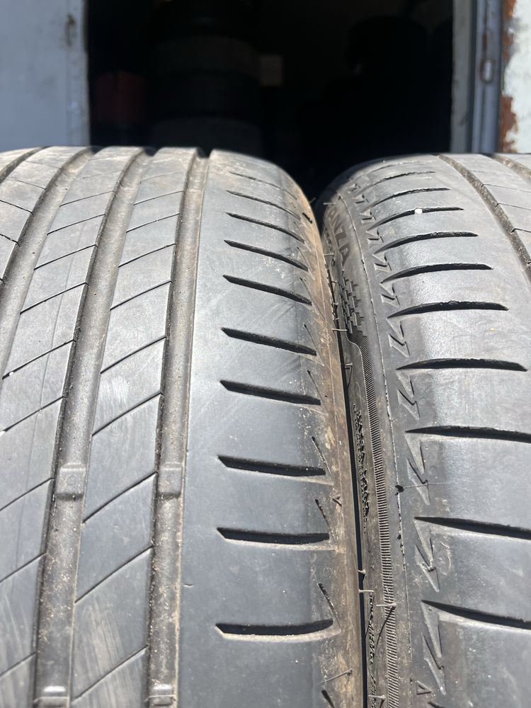 2 бр. летни гуми 225/40/18 Bridgestone DOT 4921 5+ mm