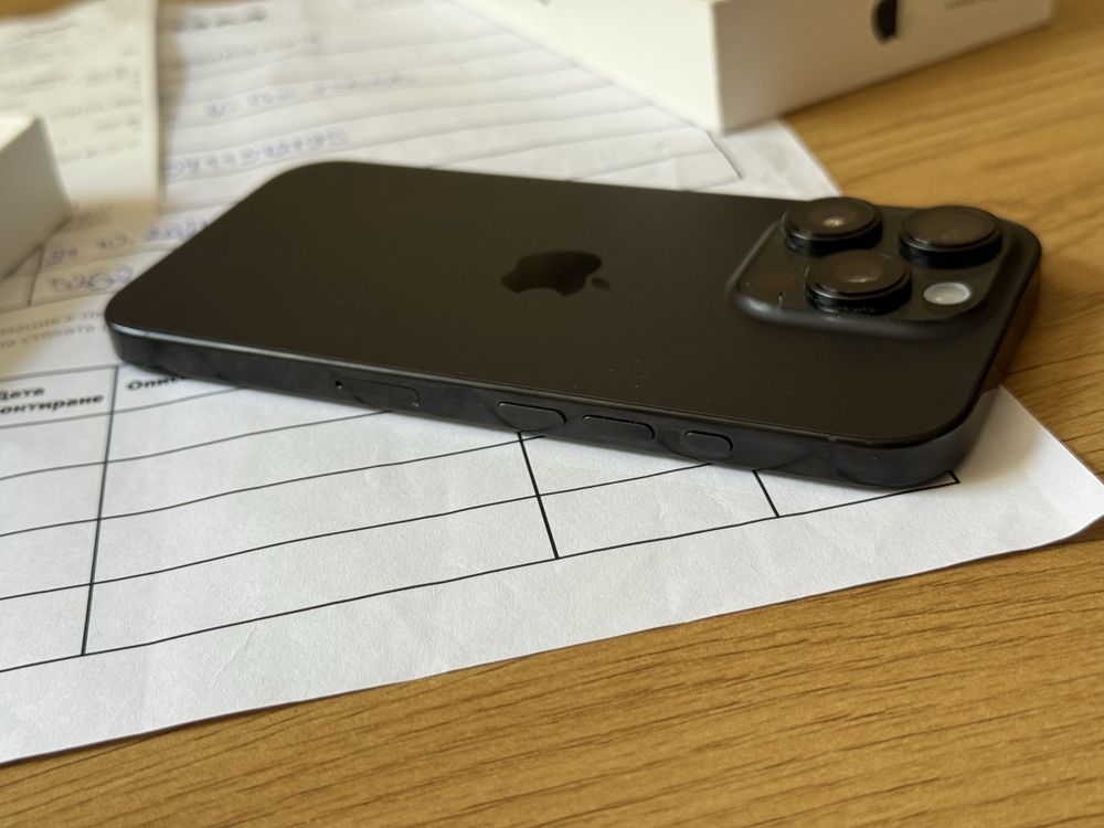 Бартер като нов iPhone 16 pro 256gb 100% гаранционен черен