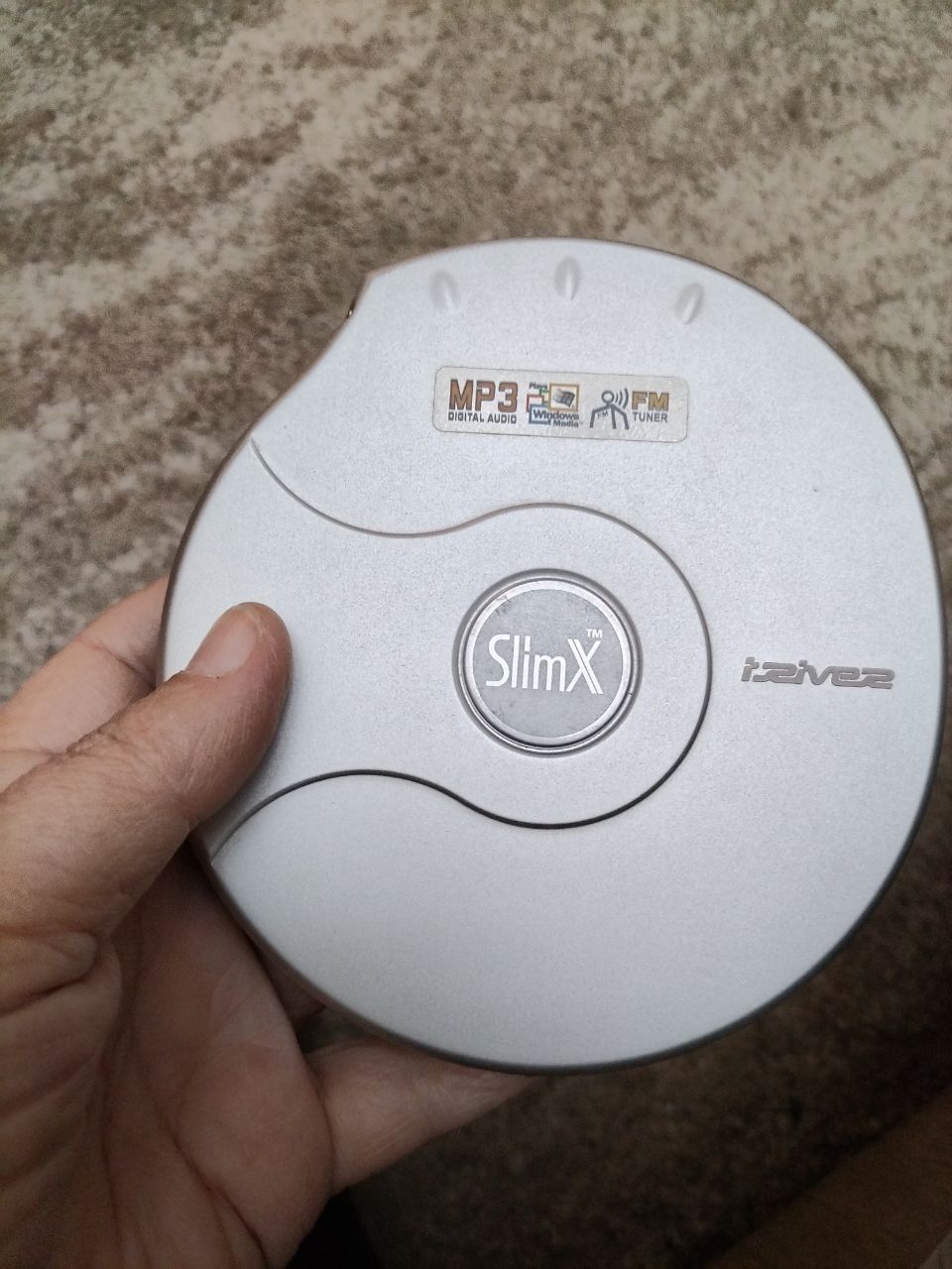 CD плеер "Iriver"slimX. 2001 год. Полностью рабочий. Очень тонкий.