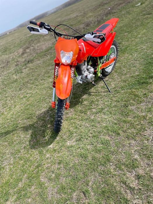 Vând cross 250 cc