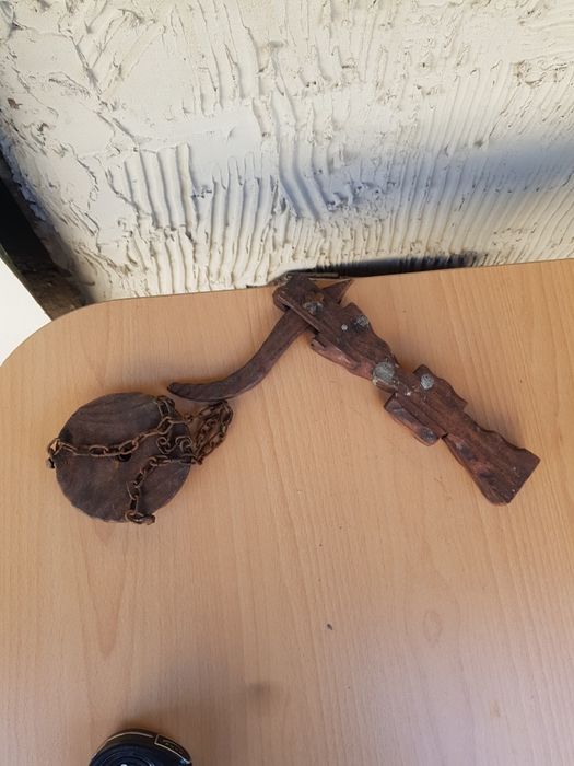 Интересен стариннен дървен кантар