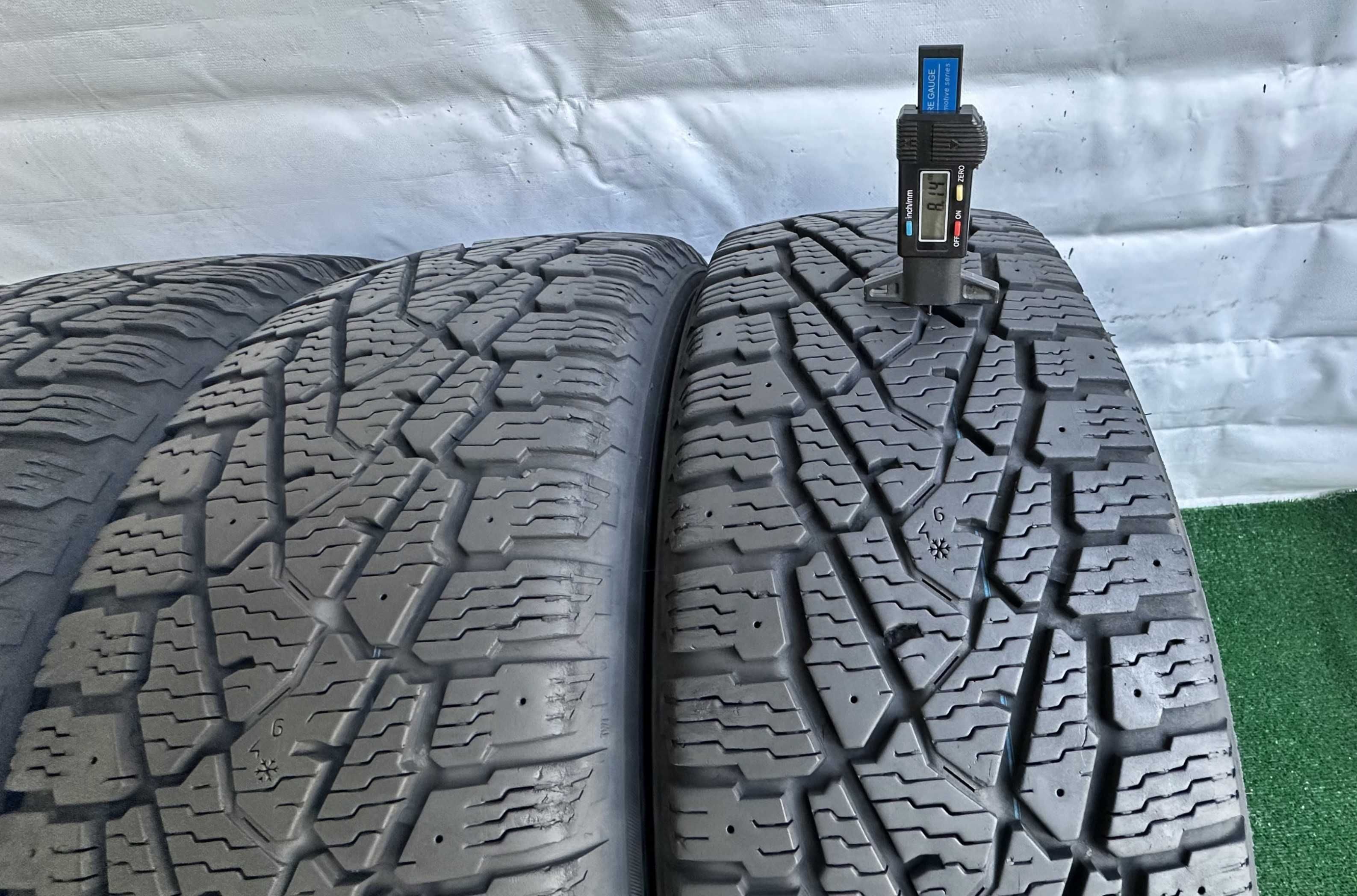 4бр 215/60r17c NOKIAN зимни
