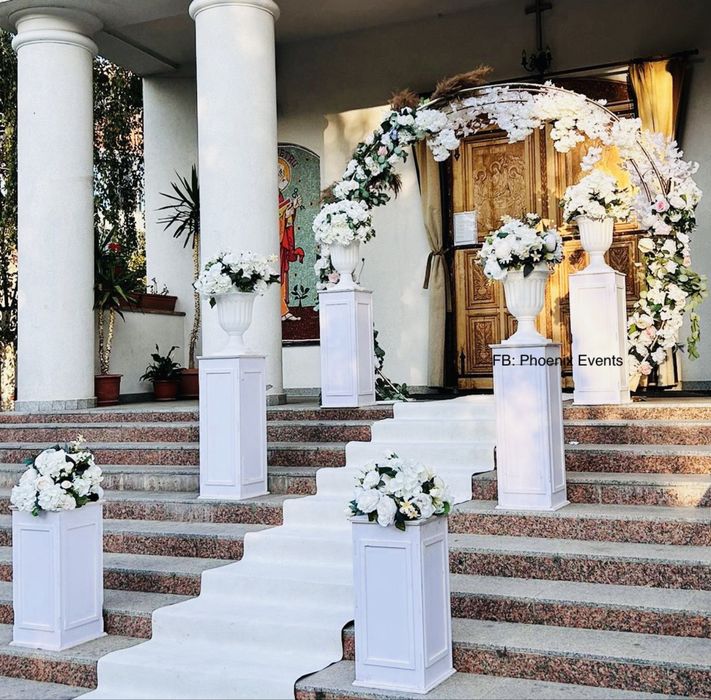 Aranjament biserica decor decoratiuni florale intrare cununie nunta bo