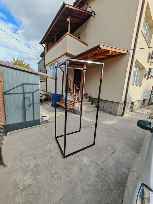 Разглобяваща се кутия с покрив за вендинг.