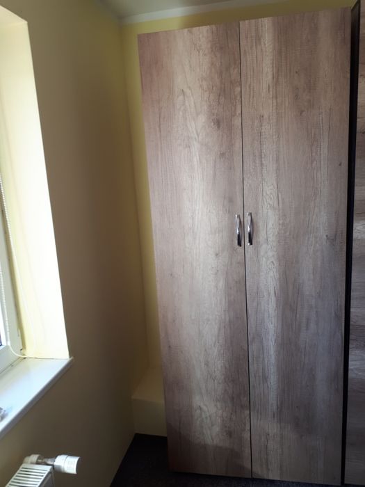 vand 3 dulapuri si 1 bibiloteca aproape noi