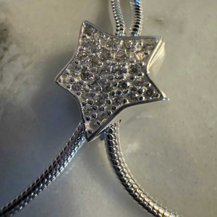 Гривна Пандора|Pandora