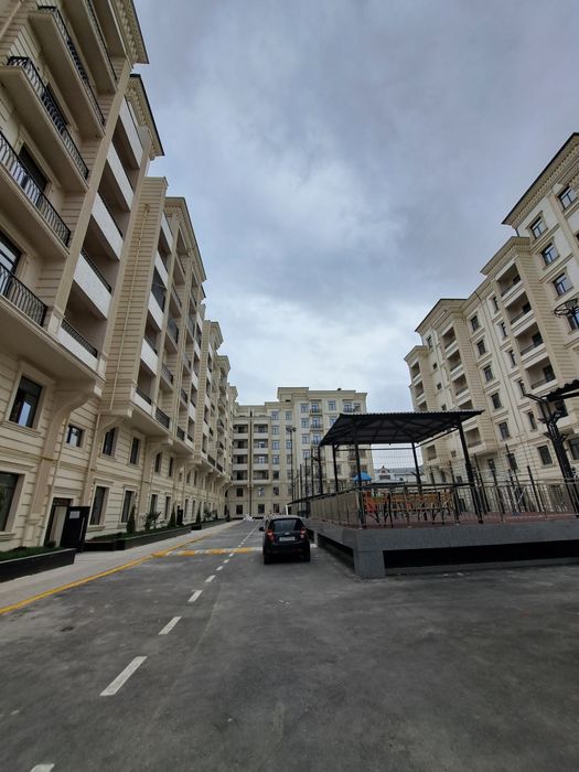 3 xonali kvartira sotiladi karobka holatida